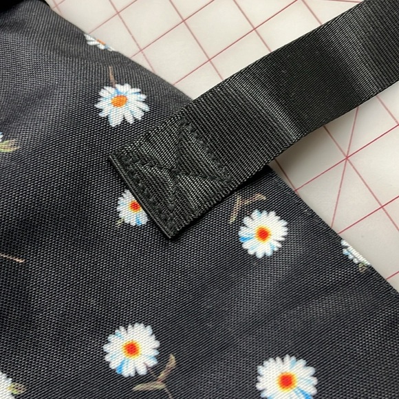 ALICE+OLIVIA Daisy Print Weekender Adjustable Strap Top Zip w Handle Duffle Bag - Picture 12 of 16